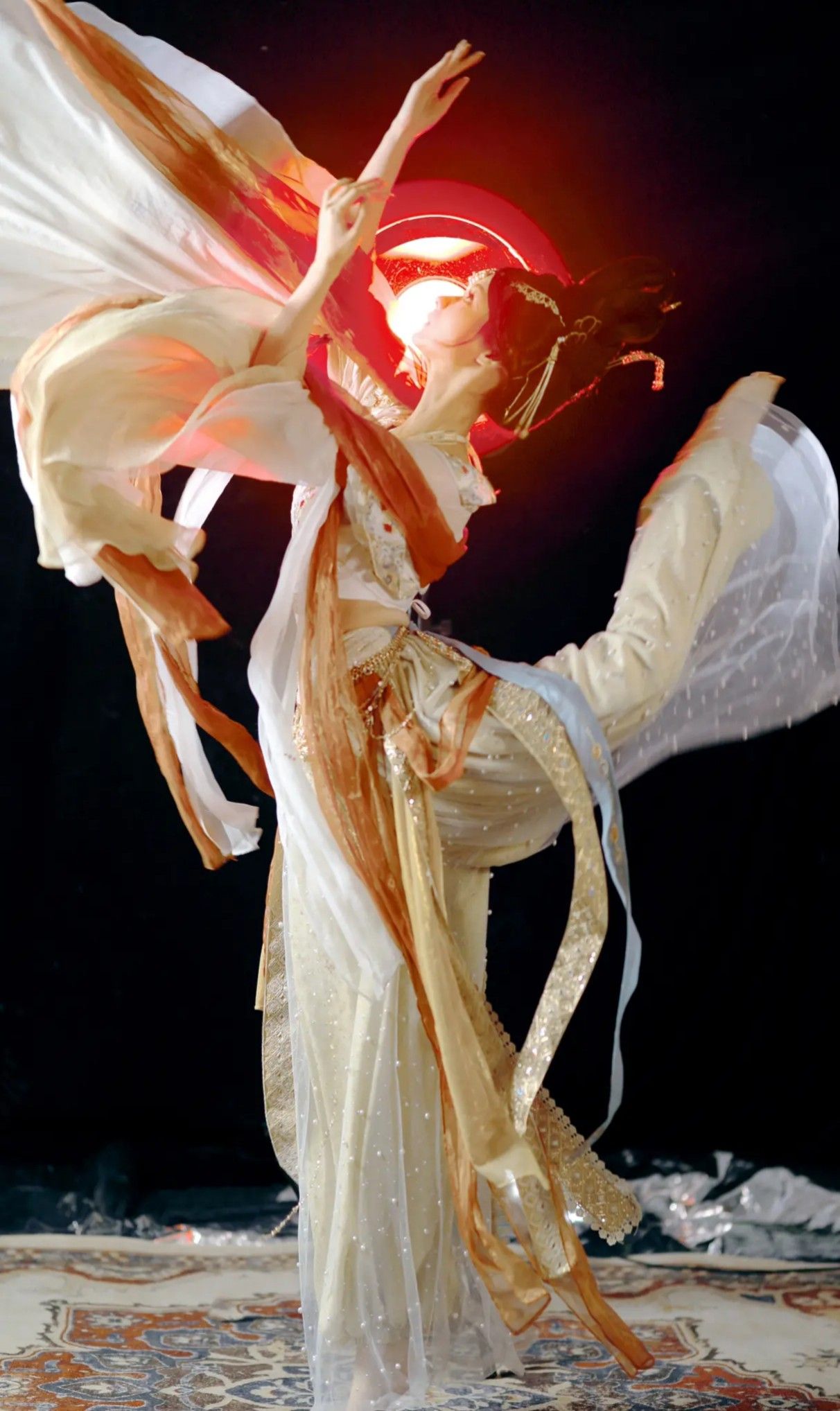 The Cultural Significance of the Cross-Over Collar and Pipa Sleeves in Traditional Hanfu Clothing The Cultural Significance of the Cross-Over Collar and Pipa Sleeves in Traditional Hanfu Clothing