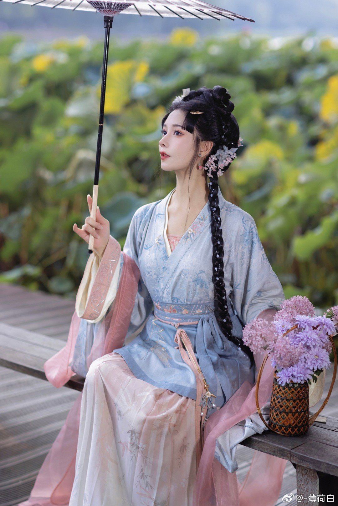 The Charm of Halter-Style Hanfu Dress:A Blend of Traditional Elegance and Modern Glamour The Charm of Halter-Style Hanfu Dress:A Blend of Traditional Elegance and Modern Glamour
