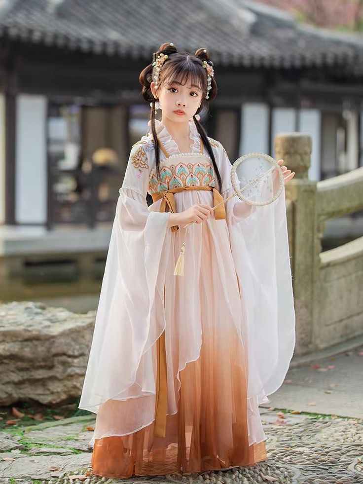 The Splendor of Hanfu in the Wei and Jin Eras:A Journey Through Qingpingyue The Splendor of Hanfu in the Wei and Jin Eras:A Journey Through Qingpingyue