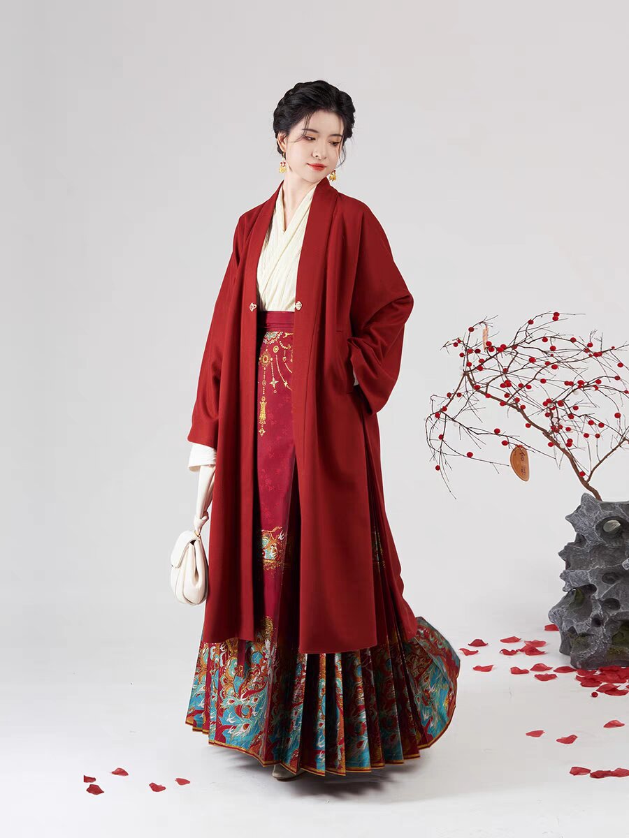 Embracing Innovation:The Evolution of Cheongsam Design with a Bowknot Charm