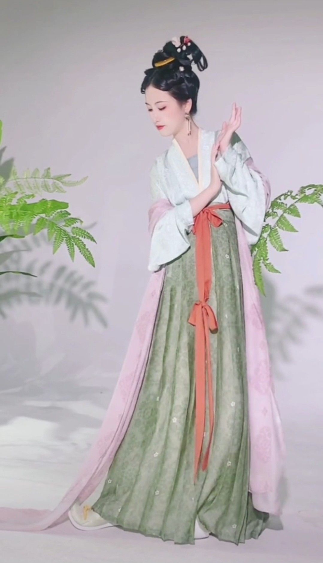 Reinventing the Cheongsam:Modern Youthful Style for Teen Girls with a Premium Touch Reinventing the Cheongsam:Modern Youthful Style for Teen Girls with a Premium Touch