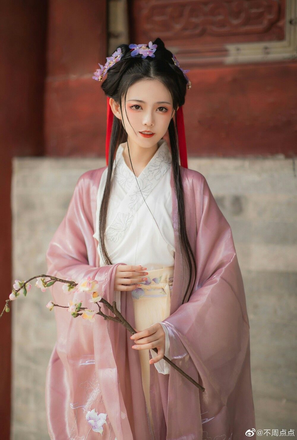 Vintage Tang-Style Jacket for Women:Embracing the Beauty of Traditional Chinese Fashion Vintage Tang-Style Jacket for Women:Embracing the Beauty of Traditional Chinese Fashion