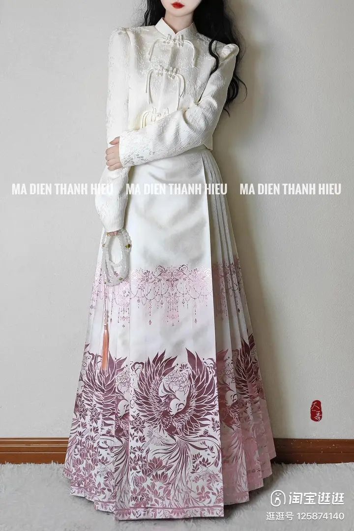 Embracing the New-Age Elegance:Plus-Size Cheongsam in Modern Chinese Fashion Embracing the New-Age Elegance:Plus-Size Cheongsam in Modern Chinese Fashion
