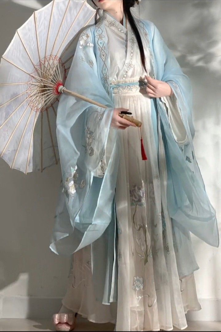 Winter Hanfu Fashion in the Jin and Wei Dynasties:A Cultural Exploration Winter Hanfu Fashion in the Jin and Wei Dynasties:A Cultural Exploration