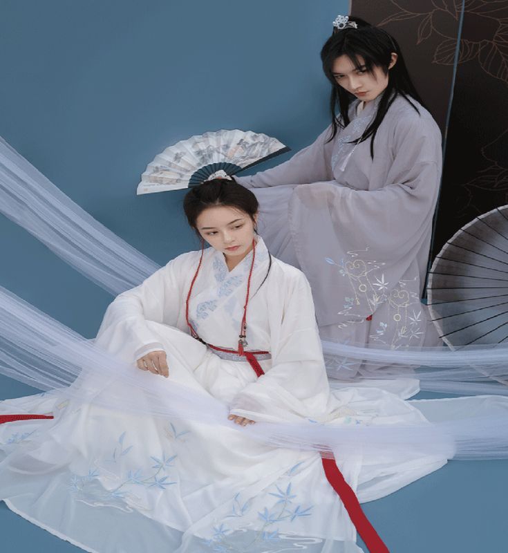 Platinum Hanfu:The Elegance of Traditional Chinese Clothing Platinum Hanfu:The Elegance of Traditional Chinese Clothing