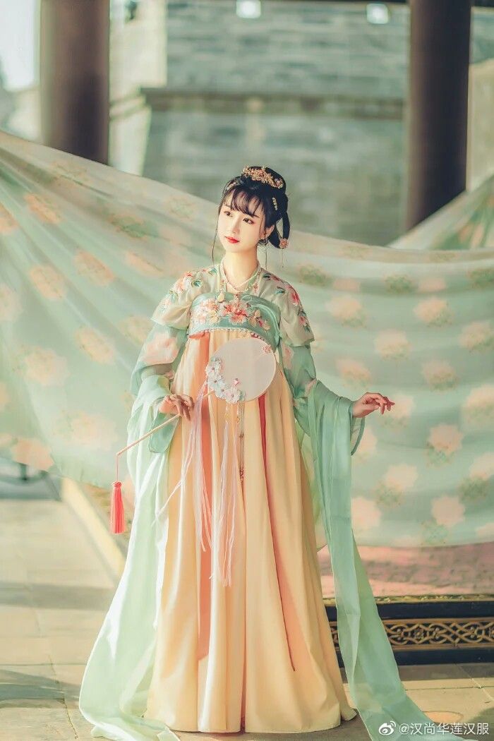 The Enchantment of Hanfu Hairdos for Young Girls:The Story of a Traditional Hair Knot