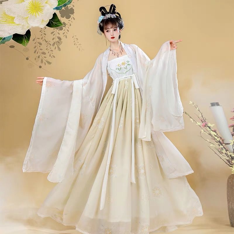 The Wedding Gown and the Joyful Mother-in-Law:The Story of a Qipao in a Chinese Wedding Ceremony The Wedding Gown and the Joyful Mother-in-Law:The Story of a Qipao in a Chinese Wedding Ceremony