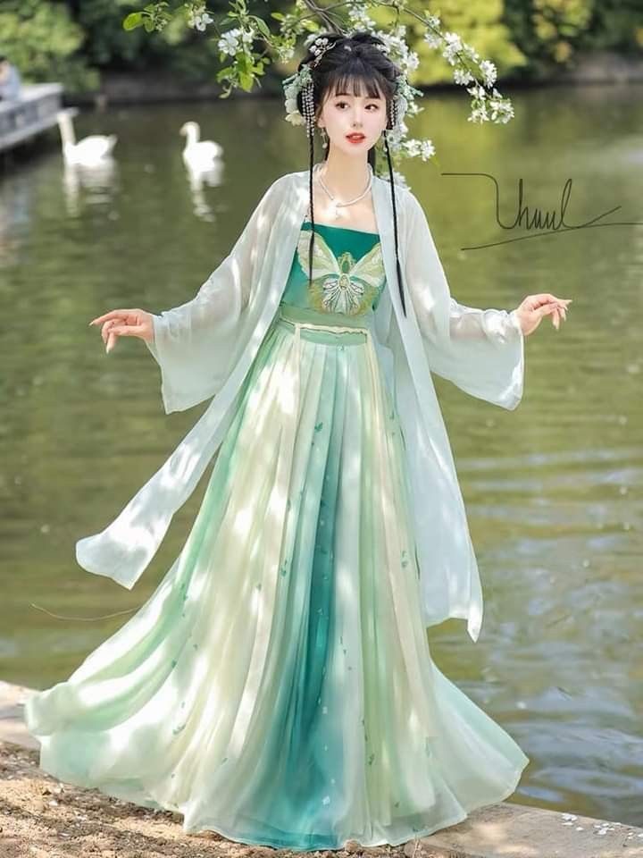 The Rise of Hanfu Skirt Fashion:A Short-sleeved Skirt with Traditional Charm The Rise of Hanfu Skirt Fashion:A Short-sleeved Skirt with Traditional Charm