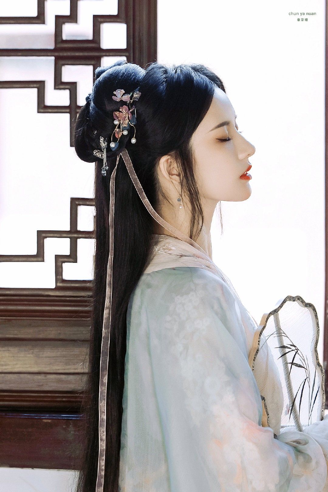 The Charm of Cheongsam-Inspired Little Black Skirt The Charm of Cheongsam-Inspired Little Black Skirt