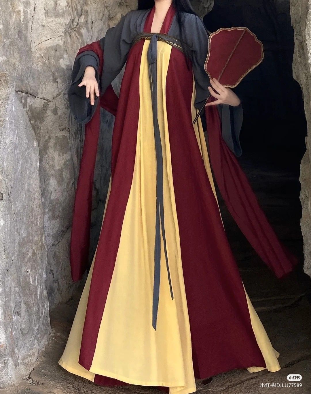 The Splendor of Hanfu:A Comparative Analysis of Song and Jin Styles The Splendor of Hanfu:A Comparative Analysis of Song and Jin Styles