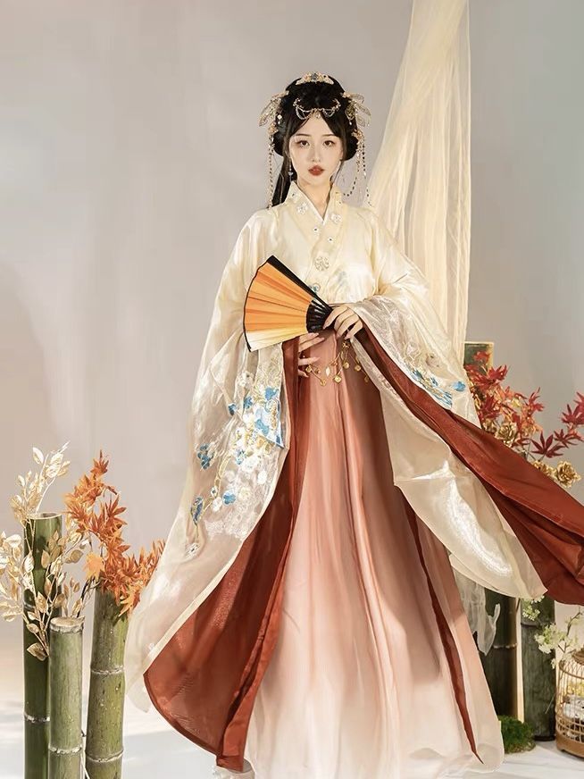 The Cheongsam as a Summer Outerwear:Fashion and Comfort in Harmony The Cheongsam as a Summer Outerwear:Fashion and Comfort in Harmony