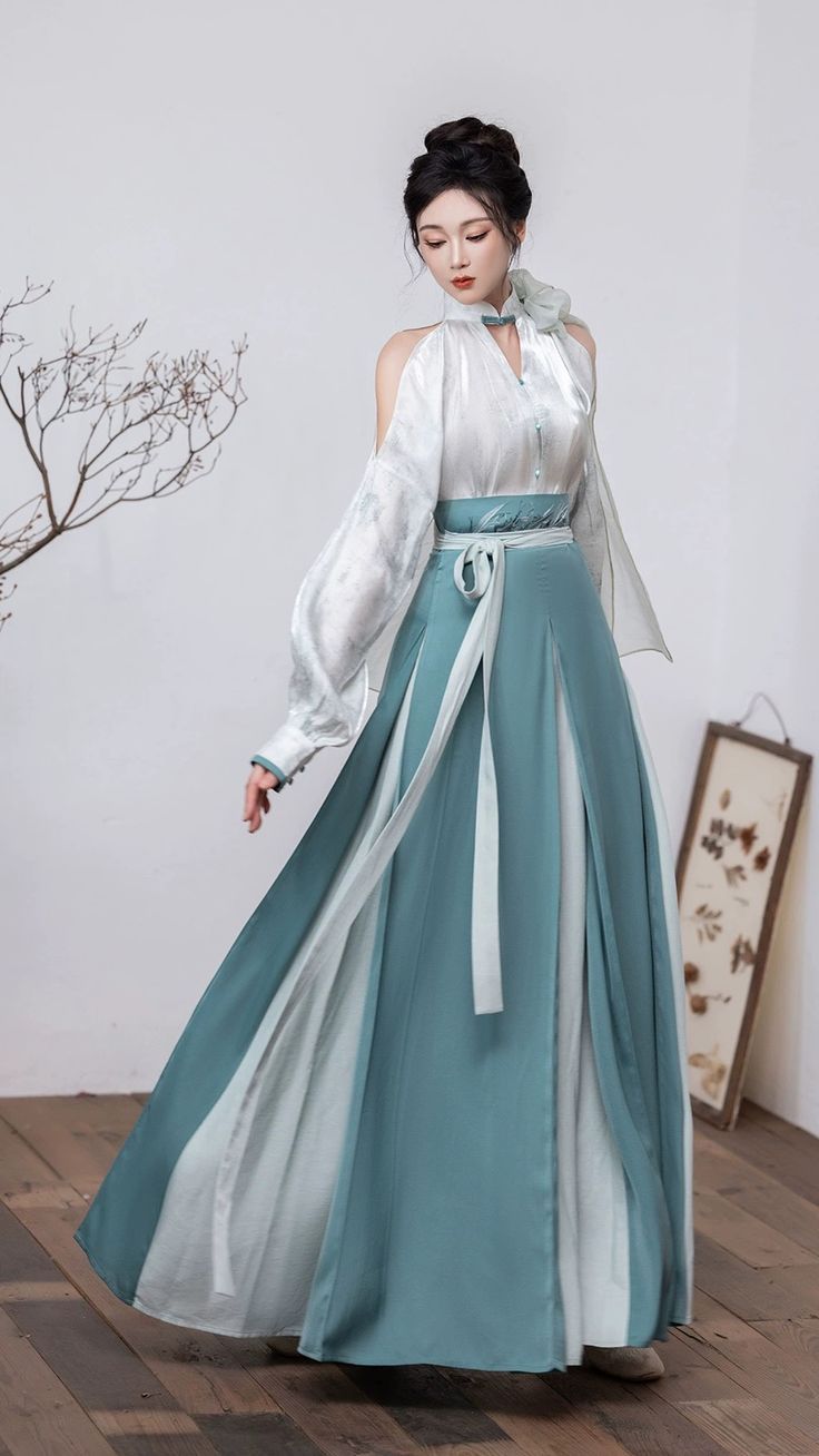 Embracing the Youthful Cheongsam:A Journey into Chinese Traditional Fashion Embracing the Youthful Cheongsam:A Journey into Chinese Traditional Fashion