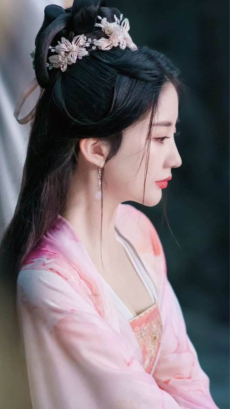 The Elegance of Qipao and Half-Slippers:A Fashionable Fusion The Elegance of Qipao and Half-Slippers:A Fashionable Fusion