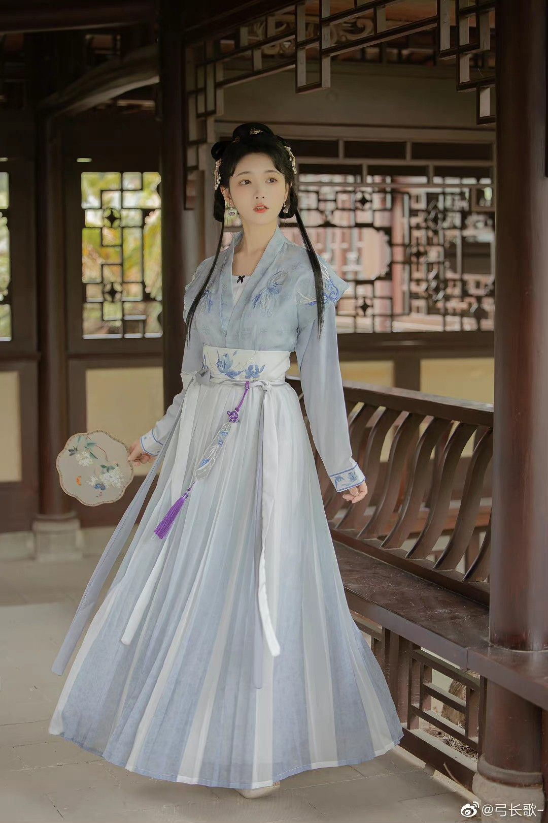 The Short-sleeved Shirt and the Cheongsam Skirt:A Blend of Fashion and Tradition The Short-sleeved Shirt and the Cheongsam Skirt:A Blend of Fashion and Tradition