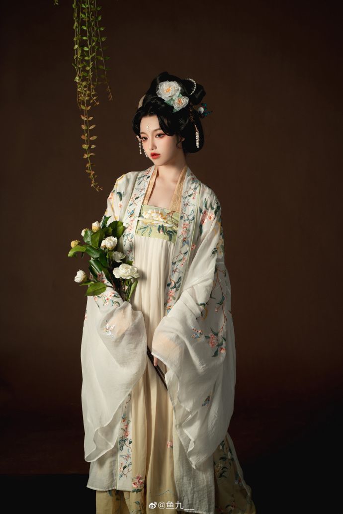 The Evolution of Hanfu Hat Accessories:A Journey into Traditional Chinese Elegance The Evolution of Hanfu Hat Accessories:A Journey into Traditional Chinese Elegance