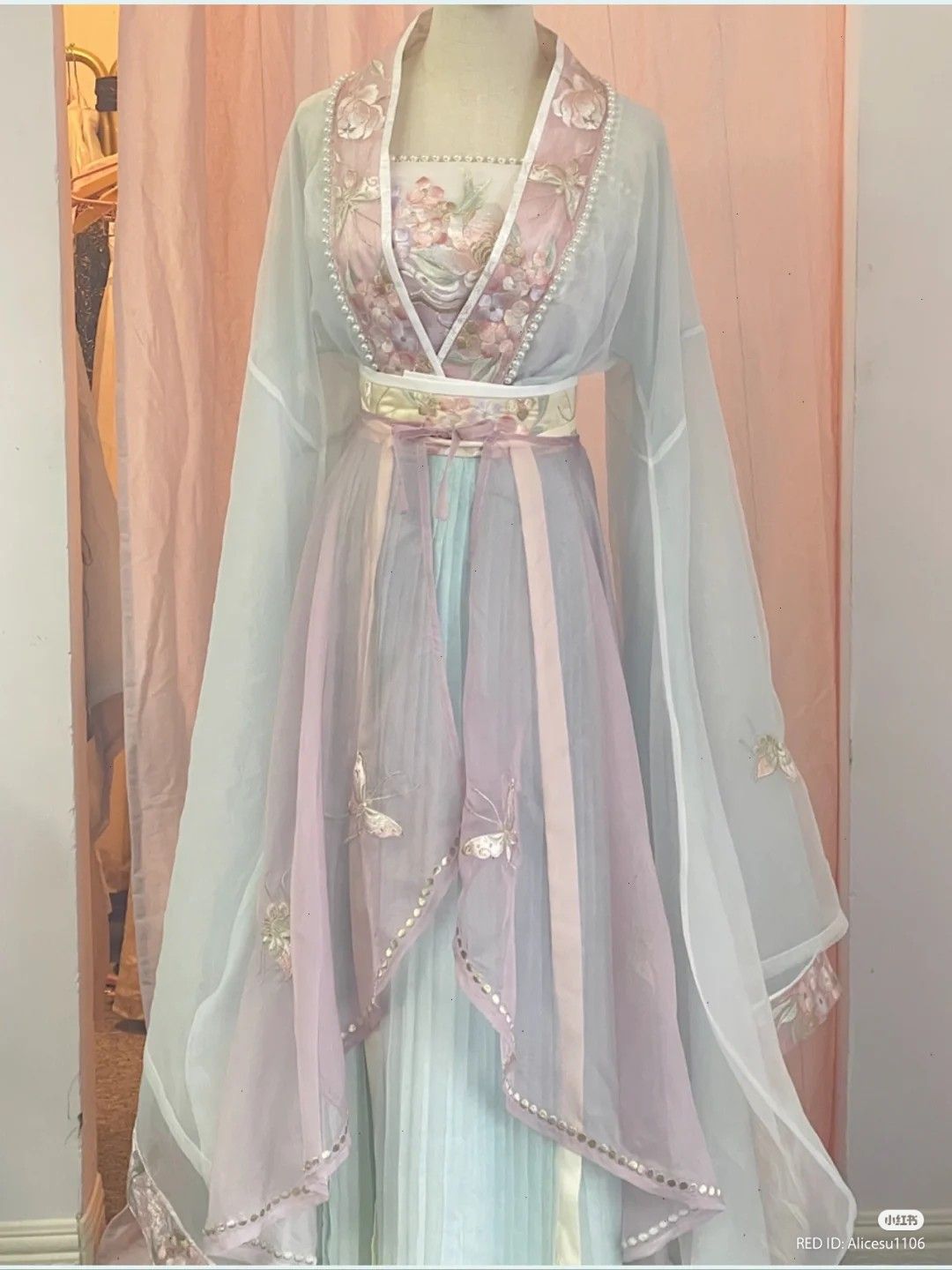 Full Set Rental of Ming-Style Hanfu Cloud Shoulder Yuqian Full Set Rental of Ming-Style Hanfu Cloud Shoulder Yuqian
