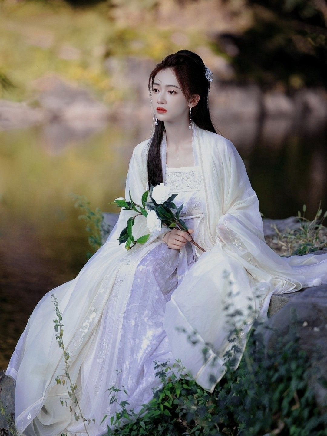 The Rise of Hanfu and the Backstage of Wig-Wearing in Traditional Chinese Fashion The Rise of Hanfu and the Backstage of Wig-Wearing in Traditional Chinese Fashion