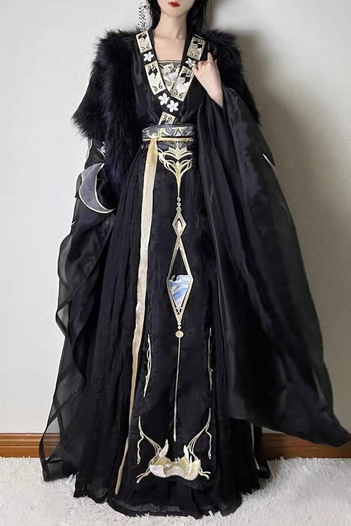 Traditional Charm of Ancient Short-sleeved Hanfu Costumes Traditional Charm of Ancient Short-sleeved Hanfu Costumes
