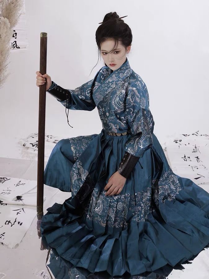 The Enigma of the White Form-fitting Cheongsam:A Cultural Exploration The Enigma of the White Form-fitting Cheongsam:A Cultural Exploration