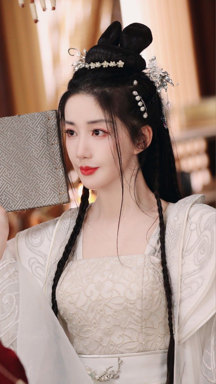 The Elegance of Low-Heeled Shoes with Cheongsam:A Cultural Fusion The Elegance of Low-Heeled Shoes with Cheongsam:A Cultural Fusion