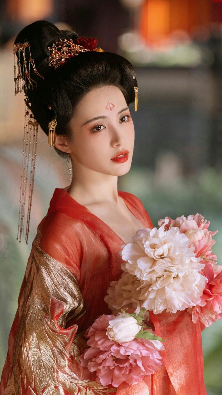 The Splendor of Cheongsam in Old Shanghai during the Republic Era The Splendor of Cheongsam in Old Shanghai during the Republic Era