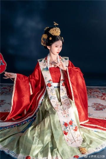 Brightening Summer with Traditional Hanfu:The Ultimate Guide to Enhancing Your Skins Radiance