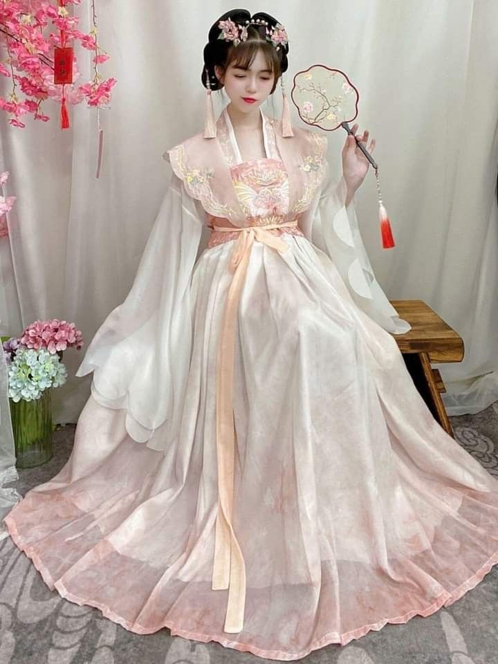 The Revival of Traditional Chinese Hanfu Costumes:Embracing the Beauty of Chinese Heritage The Revival of Traditional Chinese Hanfu Costumes:Embracing the Beauty of Chinese Heritage