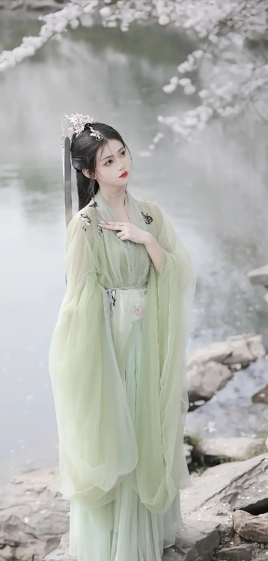 Silk Cheongsam:A Modern Youthful Twist for Summer Women Silk Cheongsam:A Modern Youthful Twist for Summer Women