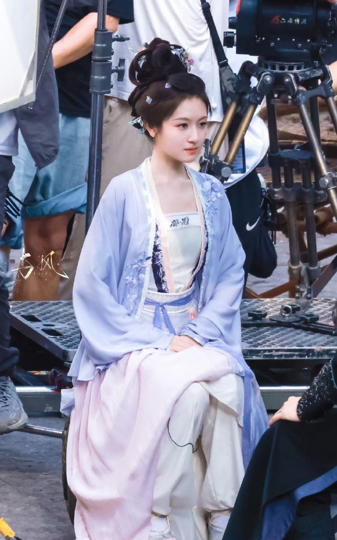 The Warmth of Hanfu Hooded Robes:A Journey into Traditional Chinese Attire for Winter Comfort The Warmth of Hanfu Hooded Robes:A Journey into Traditional Chinese Attire for Winter Comfort