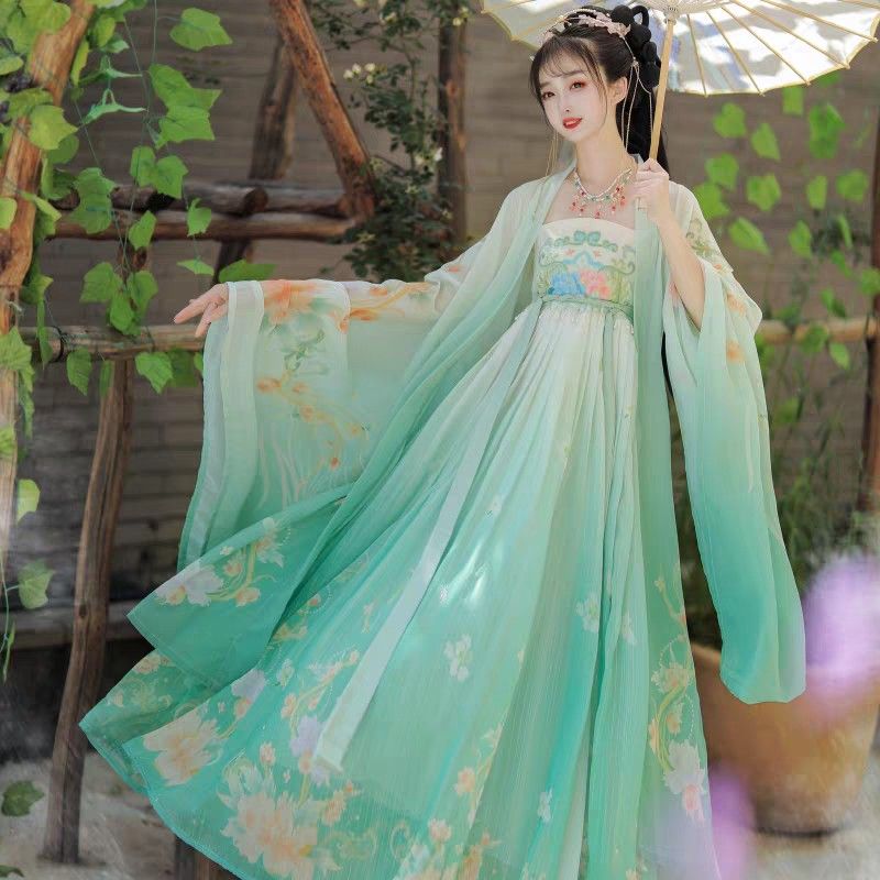 The Authenticity of Horseface Skirt:Origin,Craftsmanship,and Importance of Original Design