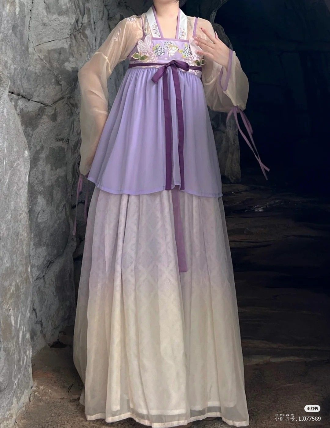 The Dominant Dark Lady in Hanfu Fashion:Embracing the Power of Traditional Elegance The Dominant Dark Lady in Hanfu Fashion:Embracing the Power of Traditional Elegance