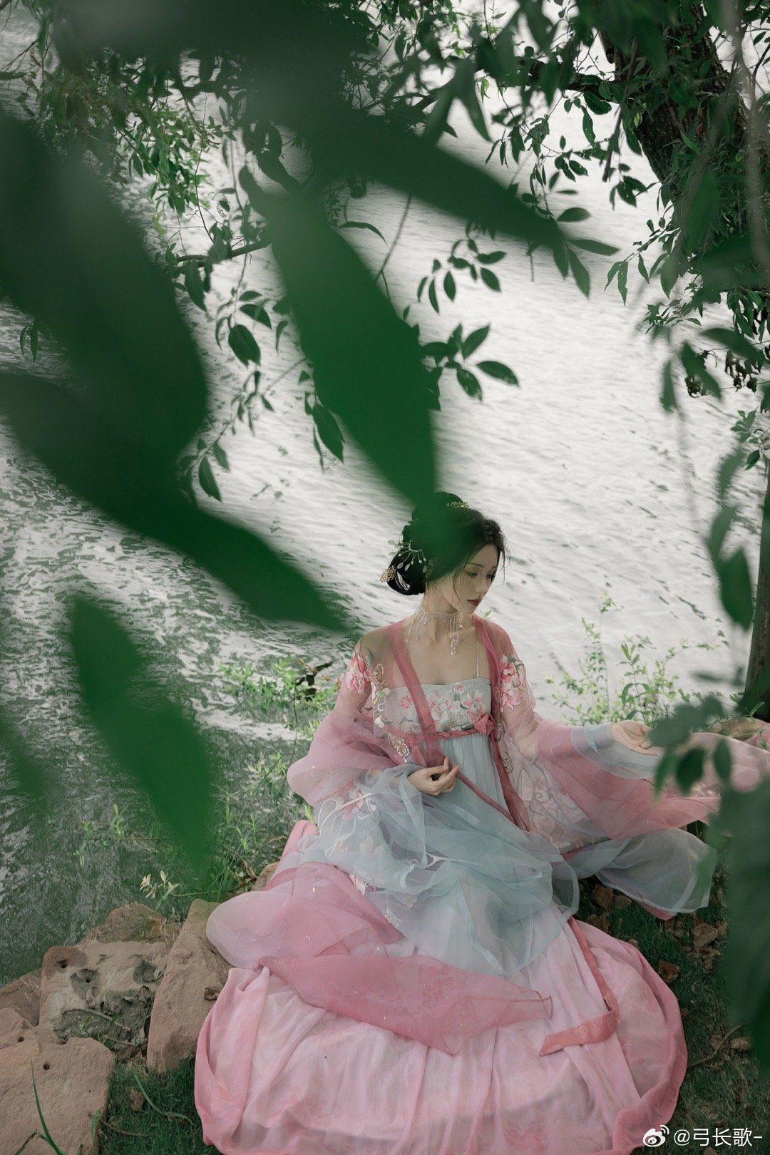The Splendor of Heavy Work Embroidery in Traditional Hanfu Four-Piece Set The Splendor of Heavy Work Embroidery in Traditional Hanfu Four-Piece Set