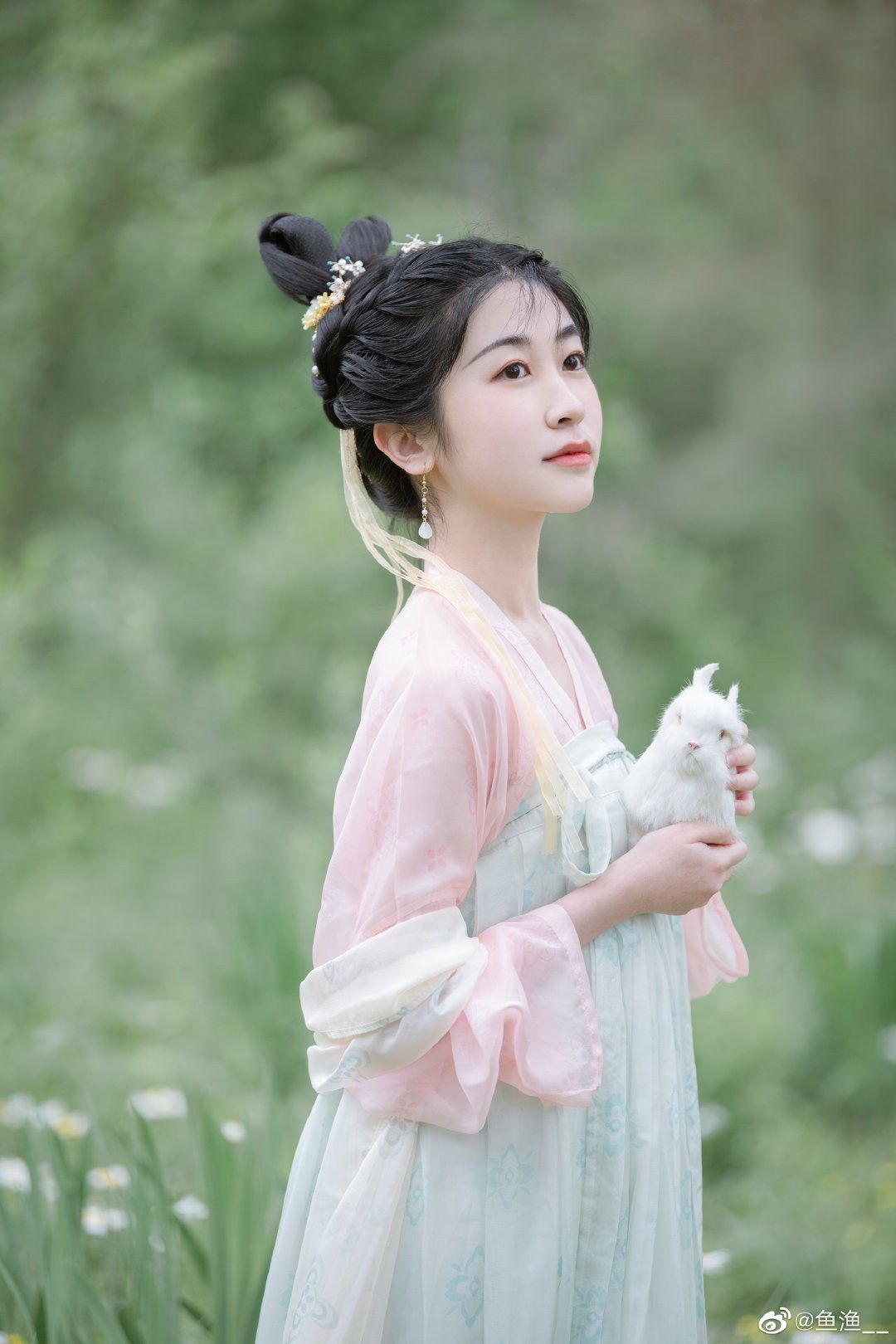 Tall and Elegant:The New Chinese Cheongsam with Cinched-in Waist Tall and Elegant:The New Chinese Cheongsam with Cinched-in Waist