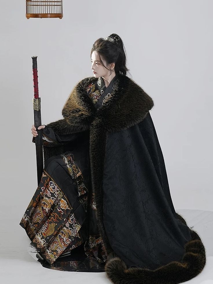 The Elegance of Hanfu Dǒngbo:A Closer Look at the Hooded Cape of Traditional Chinese Costume The Elegance of Hanfu Dǒngbo:A Closer Look at the Hooded Cape of Traditional Chinese Costume