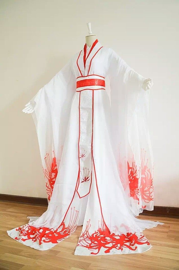 Elegant Summer Styling with Qipao-Inspired Cheongsam Overlays and Delicate Shawls Elegant Summer Styling with Qipao-Inspired Cheongsam Overlays and Delicate Shawls