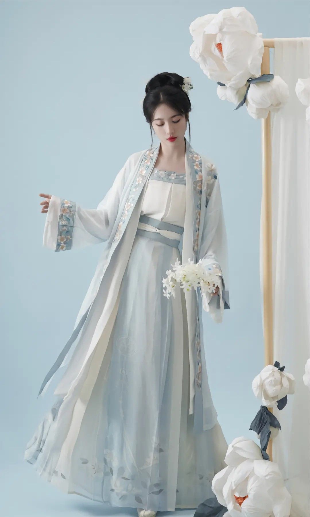 Classic Elegance:Pairing Qipao with Flat Shoes Classic Elegance:Pairing Qipao with Flat Shoes