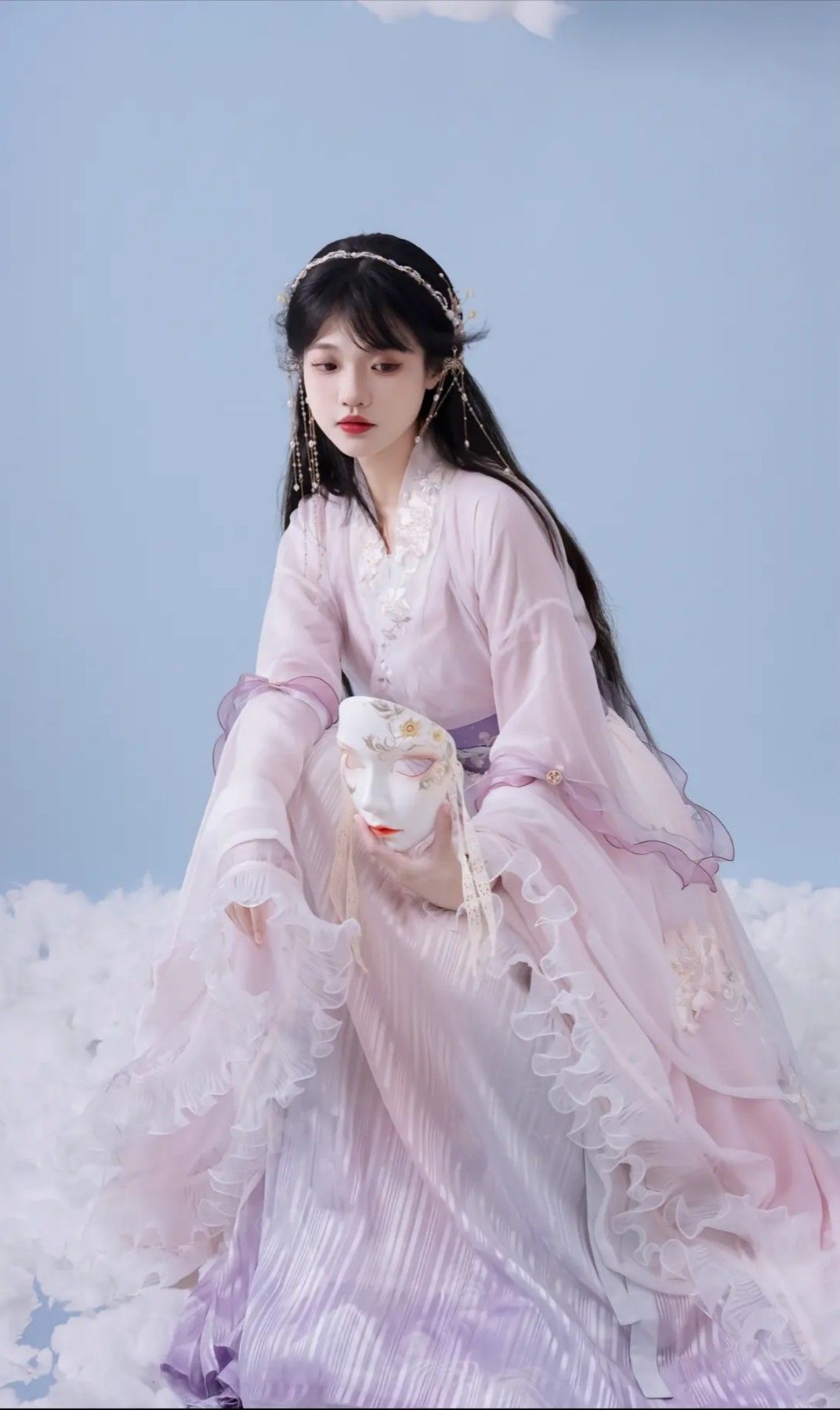 Embracing the Elegance of Cheongsam Collars:The Art of Decorative Buttons Embracing the Elegance of Cheongsam Collars:The Art of Decorative Buttons