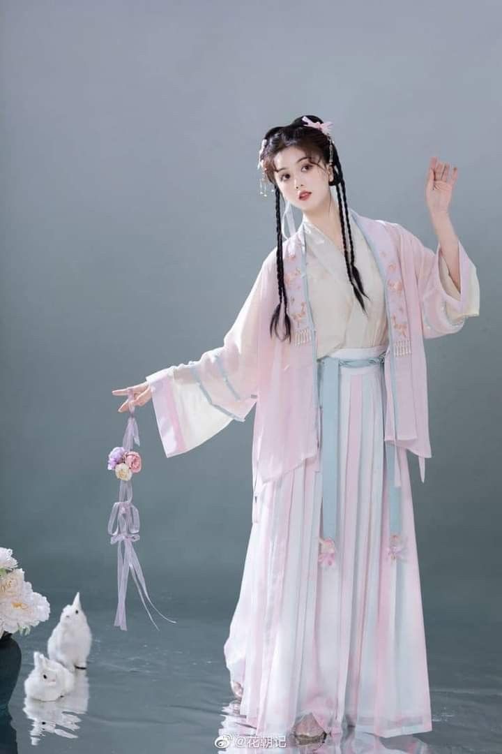 Ancient Charm of Hanfu Umbrellas:A Journey into Traditional Chinese Elegance