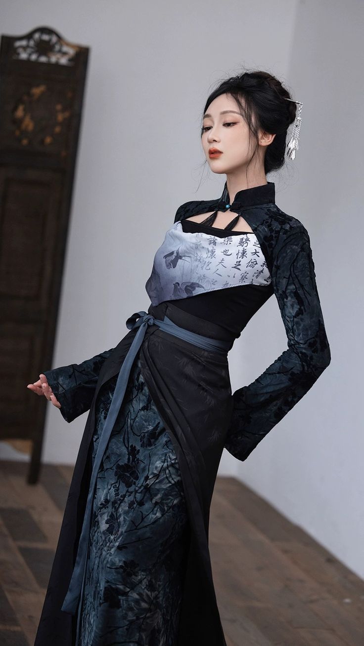 Peach Blossom Locks and Hanfu:Exploring the Charm of Traditional Chinese Clothing Peach Blossom Locks and Hanfu:Exploring the Charm of Traditional Chinese Clothing