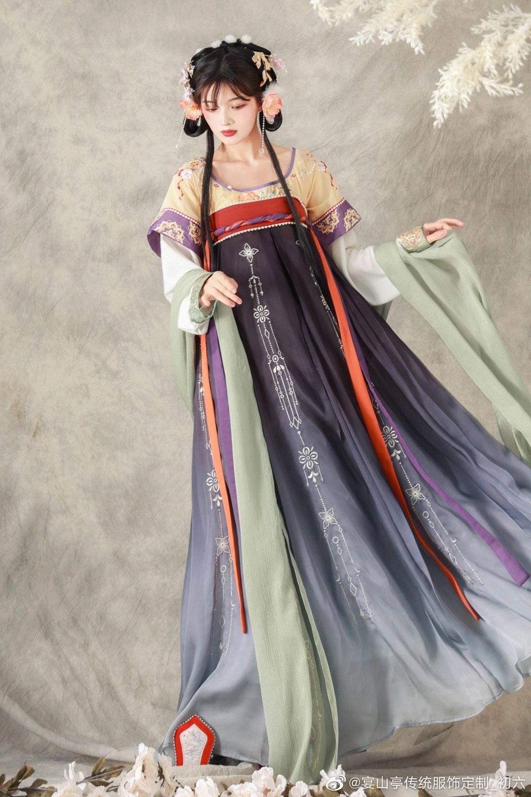 Adult Hanfu Robes:The Revival of Traditional Chinese Elegance in Modern Times Adult Hanfu Robes:The Revival of Traditional Chinese Elegance in Modern Times