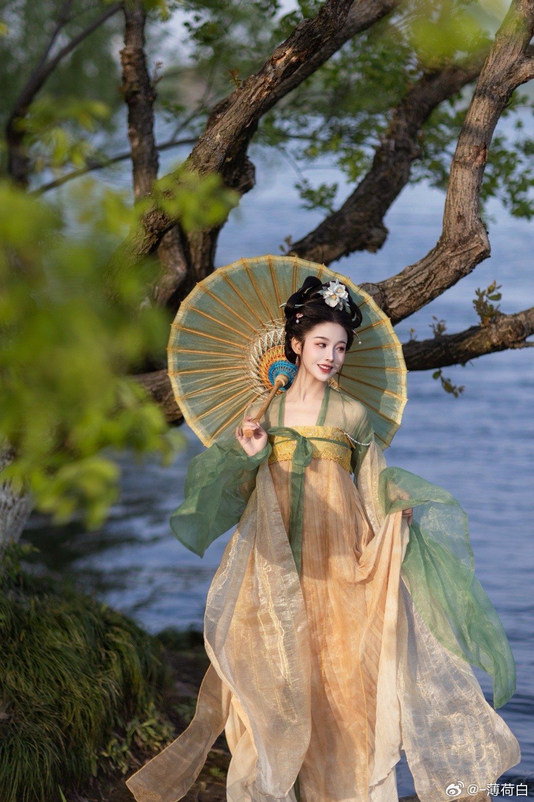 The Splendor of Song Dynasty Hanfu:An Ensemble of Traditional Elegance The Splendor of Song Dynasty Hanfu:An Ensemble of Traditional Elegance