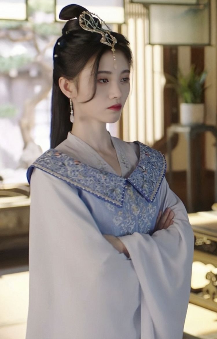 Quipao-Style Childrens Dress for Twelve-Year-Old Girls:The Embracing Beauty of Traditional Elegance Quipao-Style Childrens Dress for Twelve-Year-Old Girls:The Embracing Beauty of Traditional Elegance