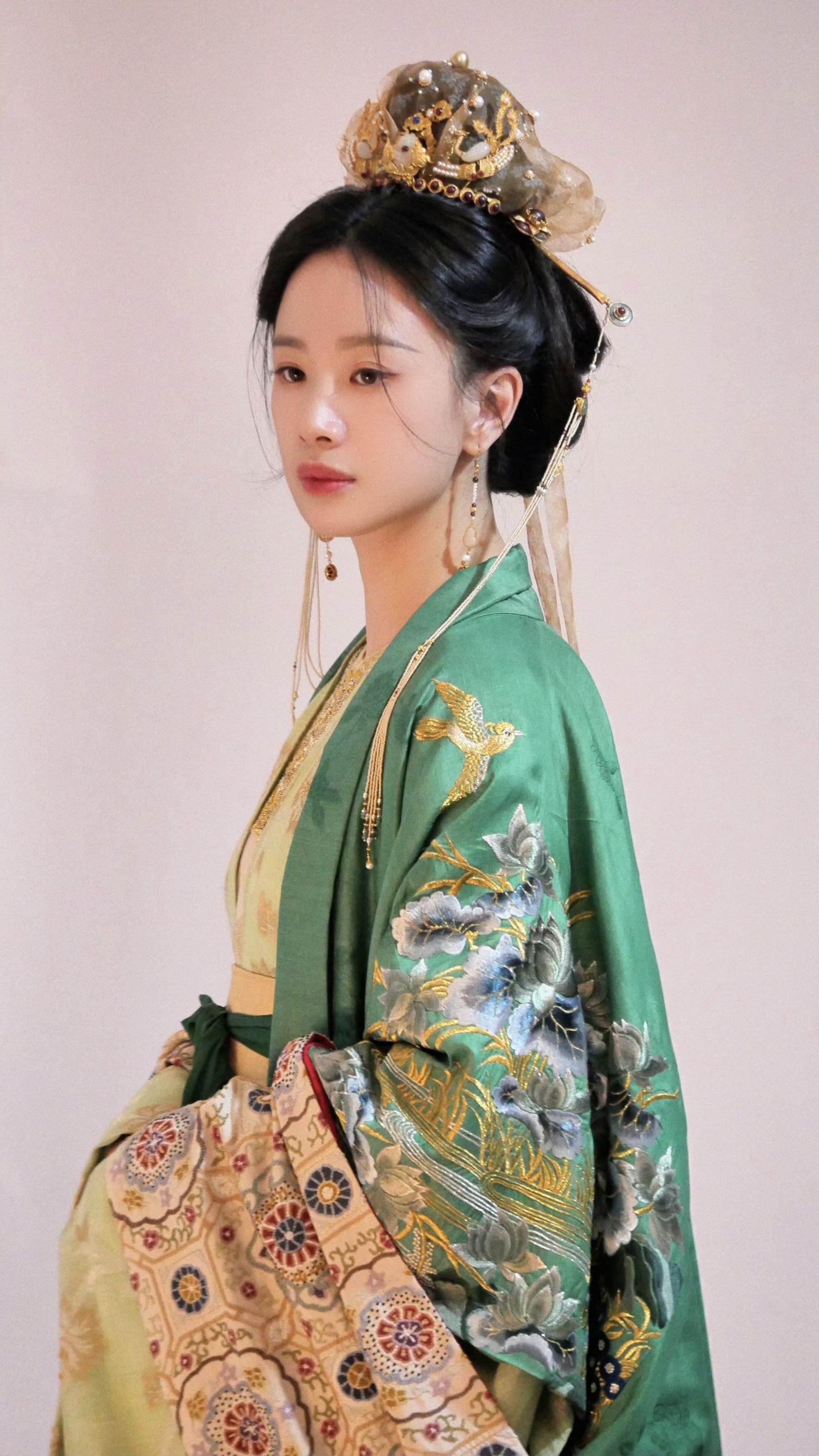 Flower Chequered Skirt and its Charm of Fragile Patterns Flower Chequered Skirt and its Charm of Fragile Patterns