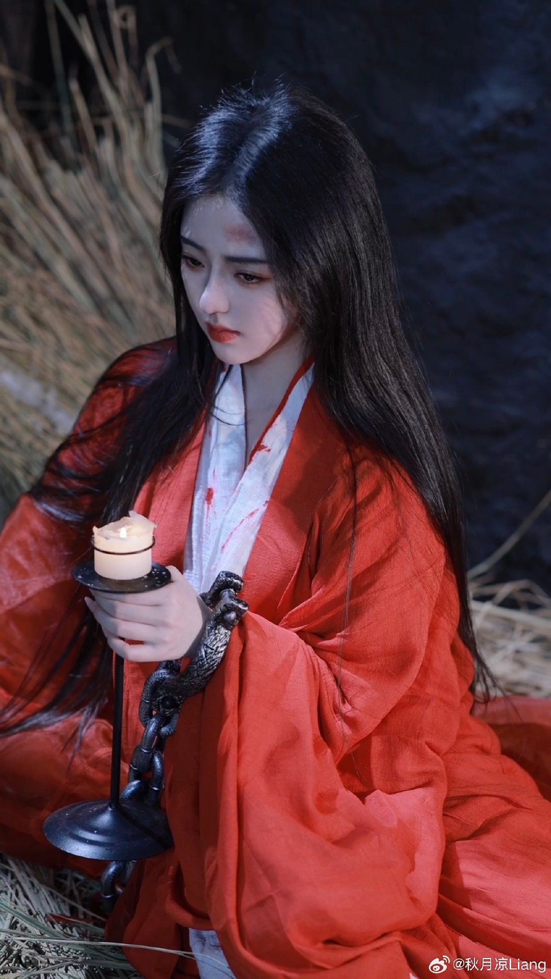 Traditional Long-sleeved Cheongsam as a Toast-taking Ceremonial Dress Traditional Long-sleeved Cheongsam as a Toast-taking Ceremonial Dress
