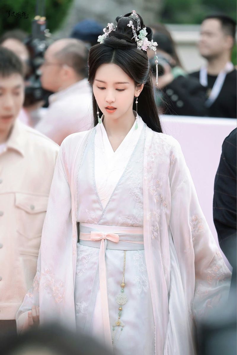 Chinese-Style Cheongsam and Plush Shoes:A Blend of Tradition and Modernity Chinese-Style Cheongsam and Plush Shoes:A Blend of Tradition and Modernity