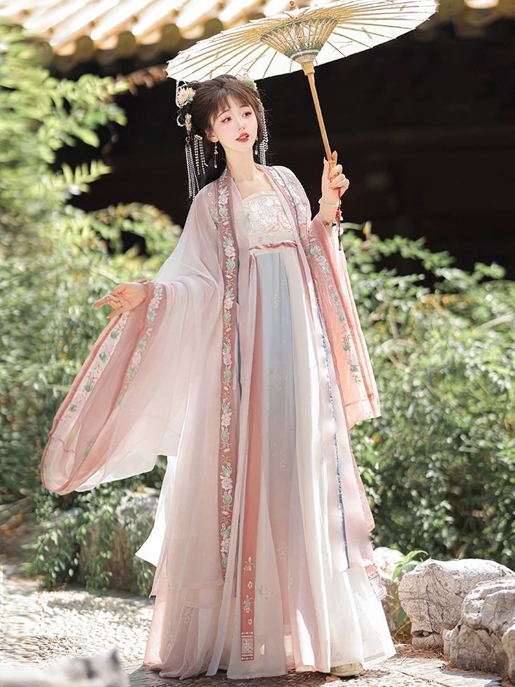 The Journey of a Plus-Size Individual in Hanfu Fashion:Embracing the Big Belly The Journey of a Plus-Size Individual in Hanfu Fashion:Embracing the Big Belly