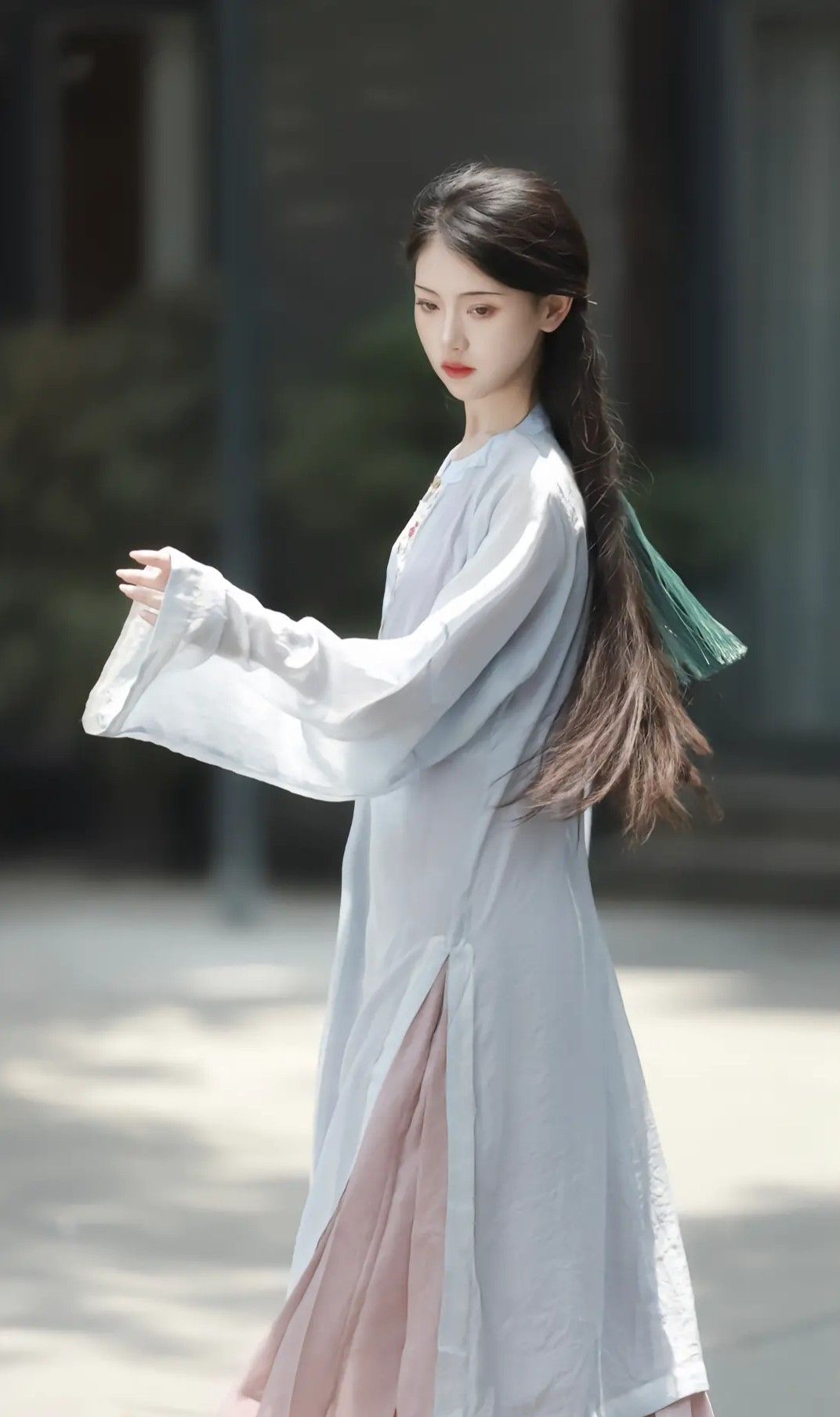 Winter Cheongsam for Little Girls:A Traditional Outfit for Chinese New Years Greetings Winter Cheongsam for Little Girls:A Traditional Outfit for Chinese New Years Greetings