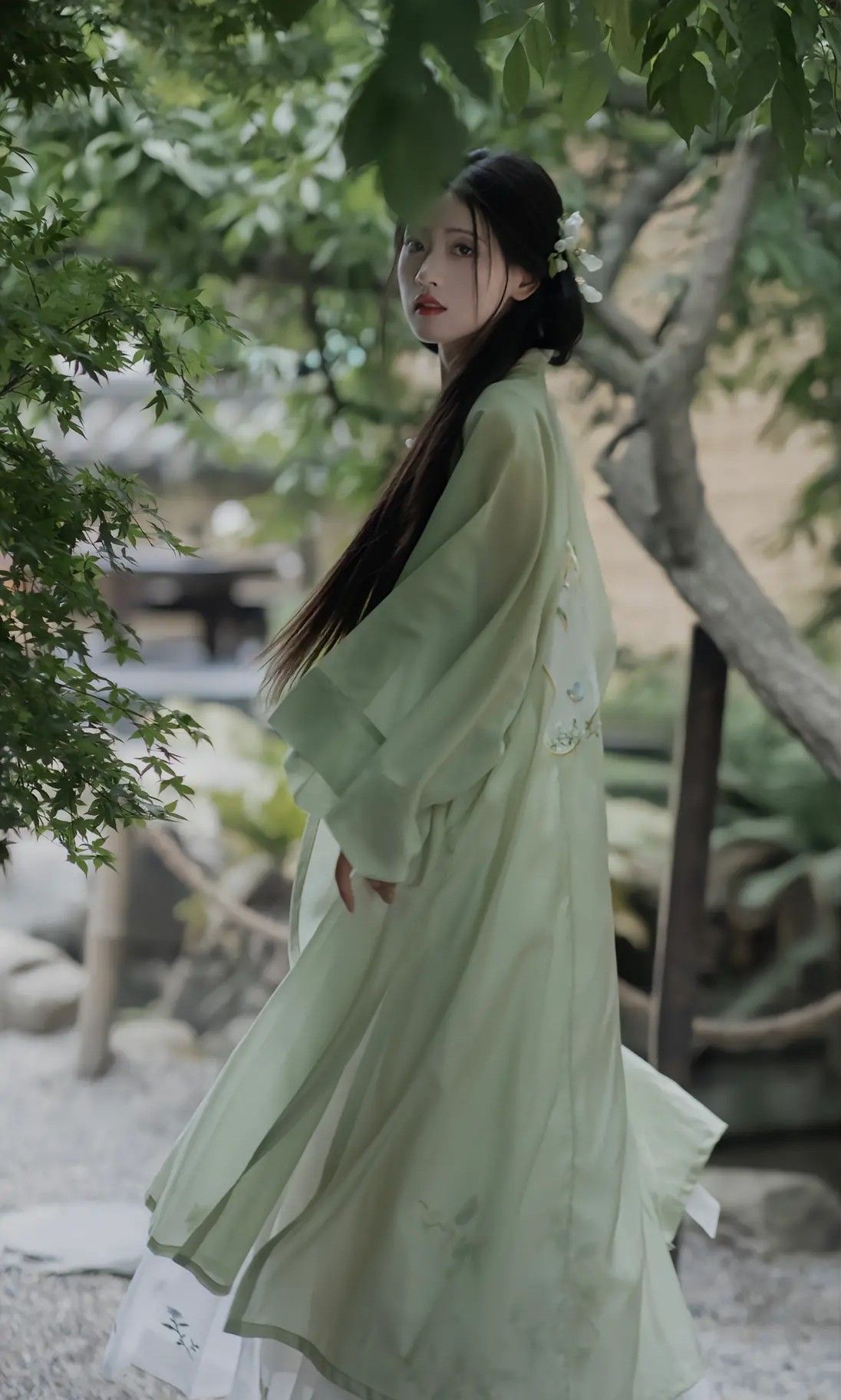 Styling the Traditional Chinese Ma-Faced Skirt for a Slim Look for Petite Figures Styling the Traditional Chinese Ma-Faced Skirt for a Slim Look for Petite Figures