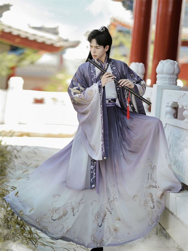 The Rise of Modern Chinese Wedding Tradition:The Horseface Skirt and its Golden Embroidery The Rise of Modern Chinese Wedding Tradition:The Horseface Skirt and its Golden Embroidery