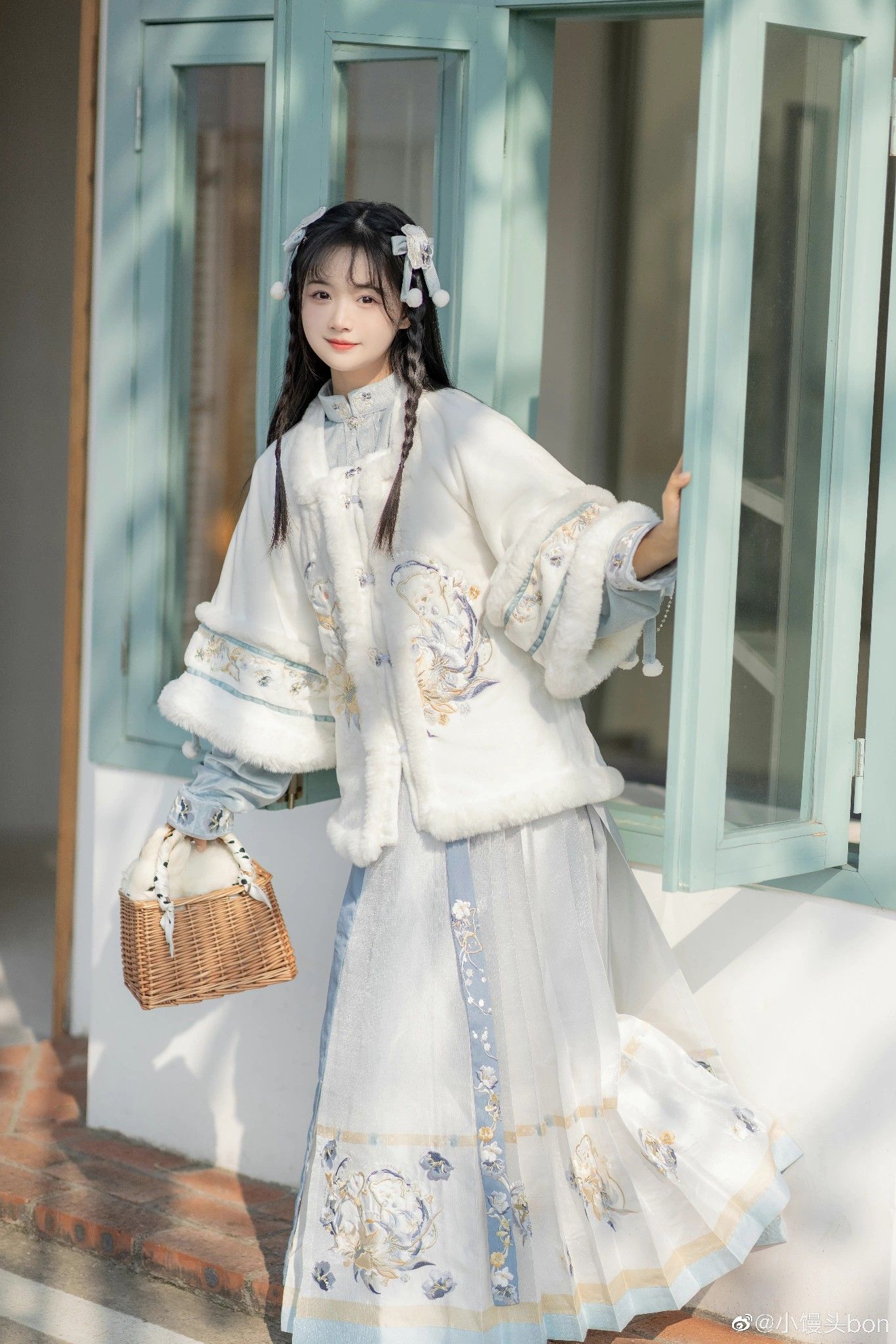 The Elegance of Cashmere Cheongsam:A Journey into the World of Goat Hair Fashion The Elegance of Cashmere Cheongsam:A Journey into the World of Goat Hair Fashion